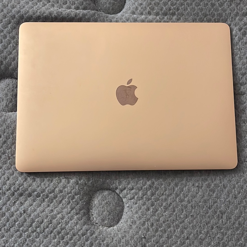 Rose gold MacBook Air 13.3”